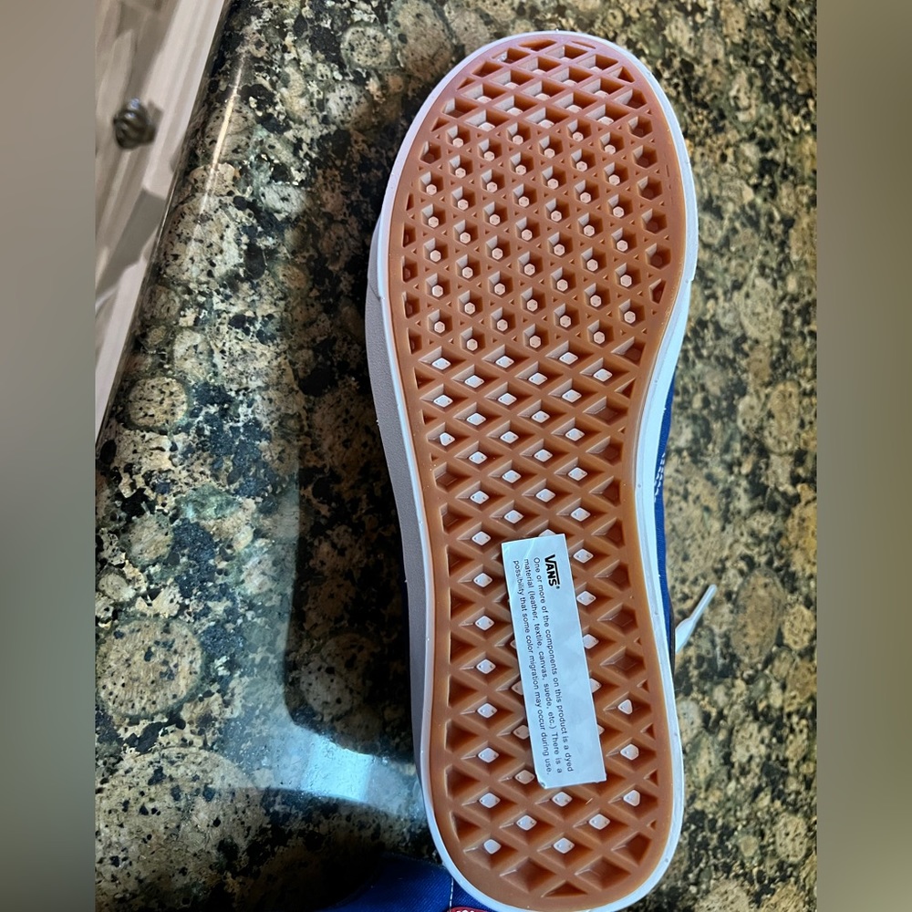 Vans‎ - Picture 3 of 6